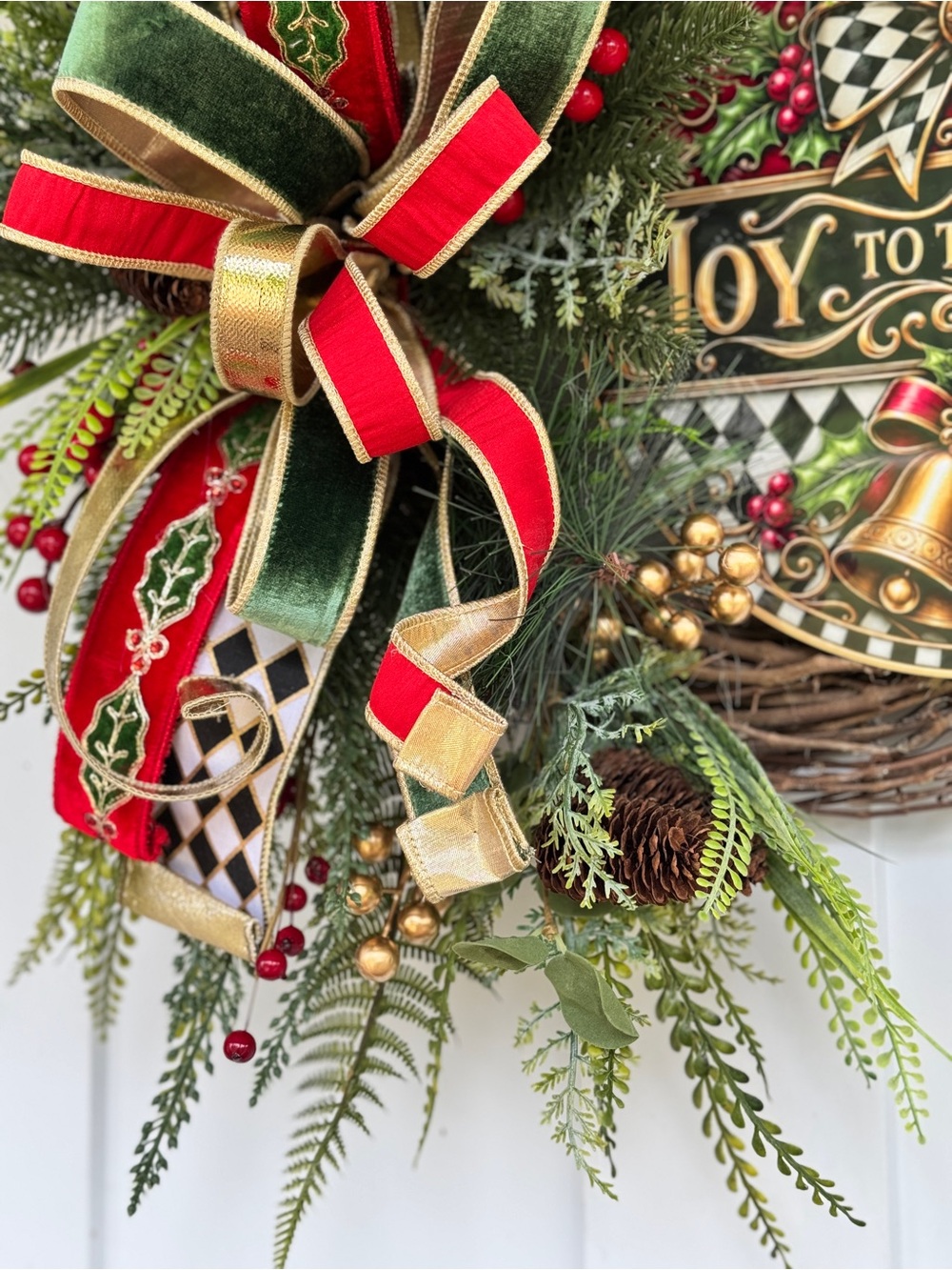 Harlequin Joy to the World Wreath - Picture 6 of 8
